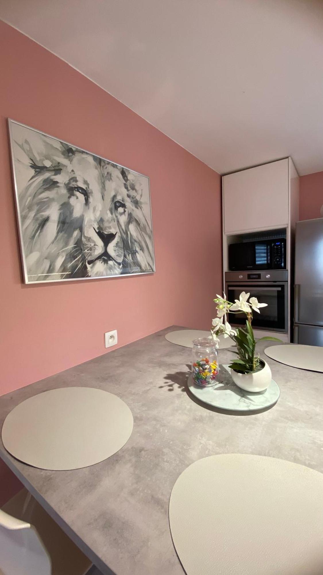 Next2Airport - Appartement House Of Lions Ransart المظهر الخارجي الصورة